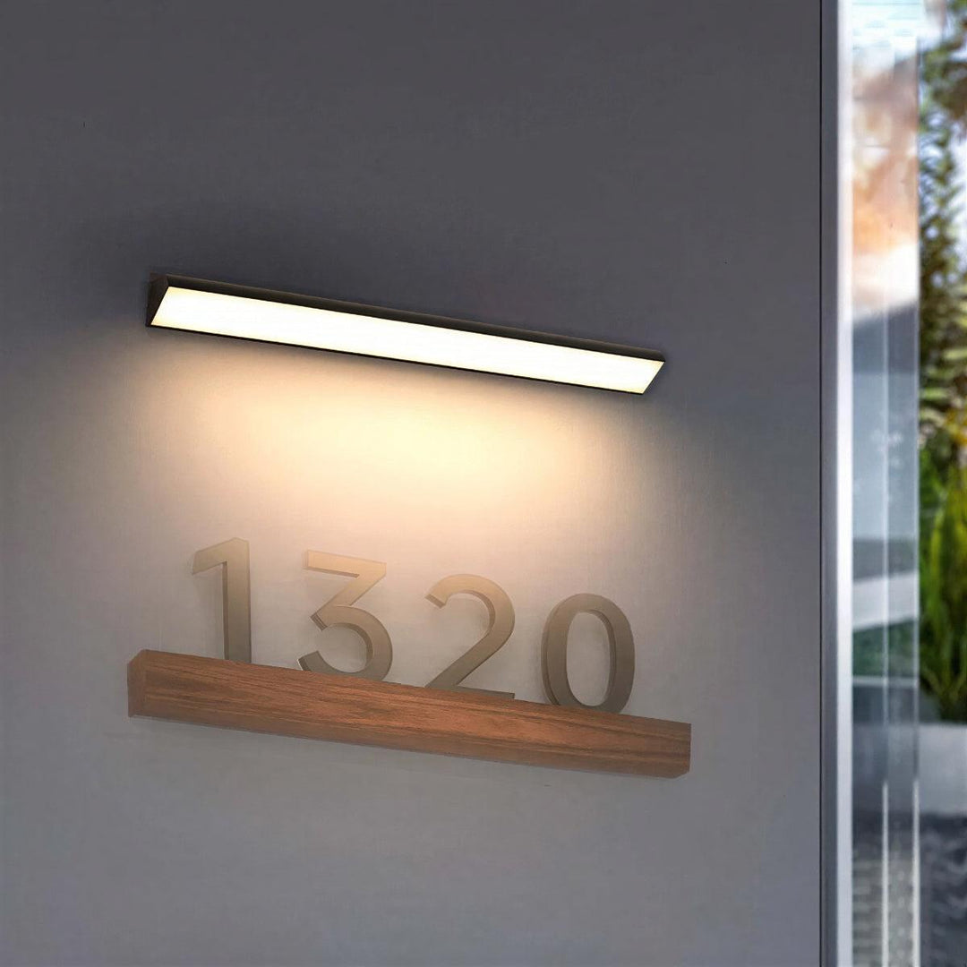 Outdoor Entrance Wall Light With Geometric Tri Prism Design