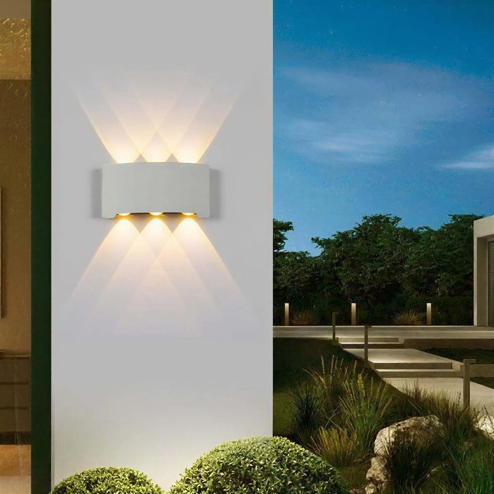Outdoor Wall Lighting For Modern Entrances With Symmetrical Beams