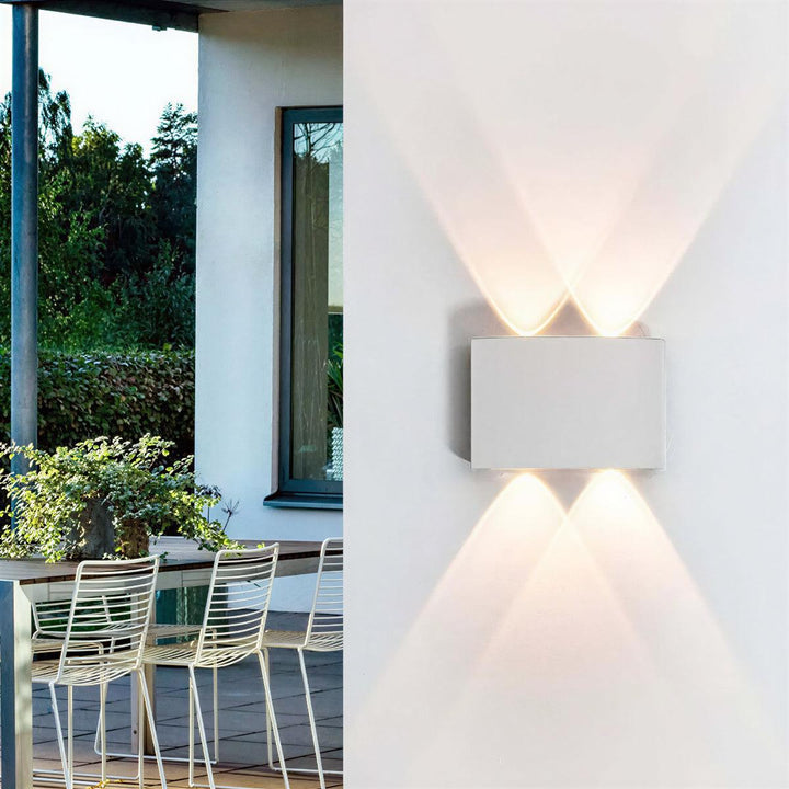Outdoor Wall Lighting For Modern Entrances With Symmetrical Beams